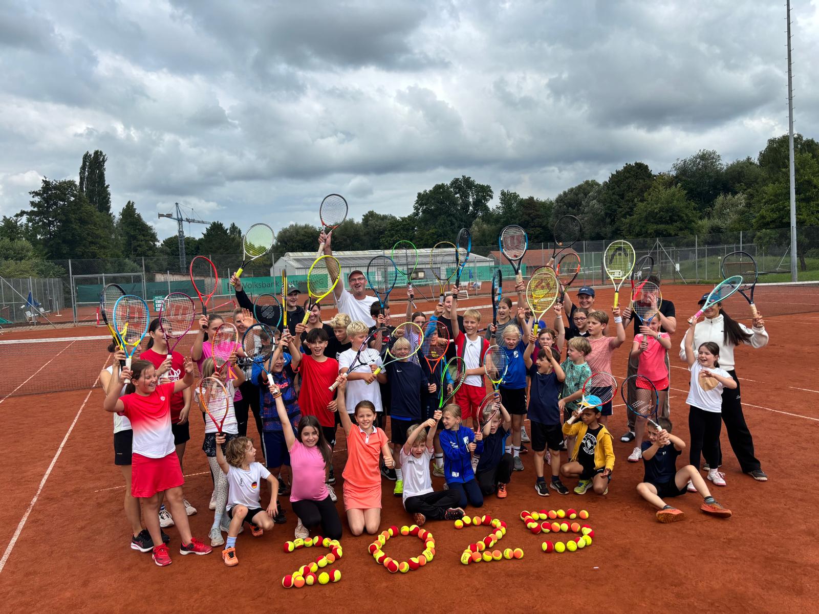 Ein Bild, das Sport, Himmel, draußen, Person enthält.

KI-generierte Inhalte können fehlerhaft sein.